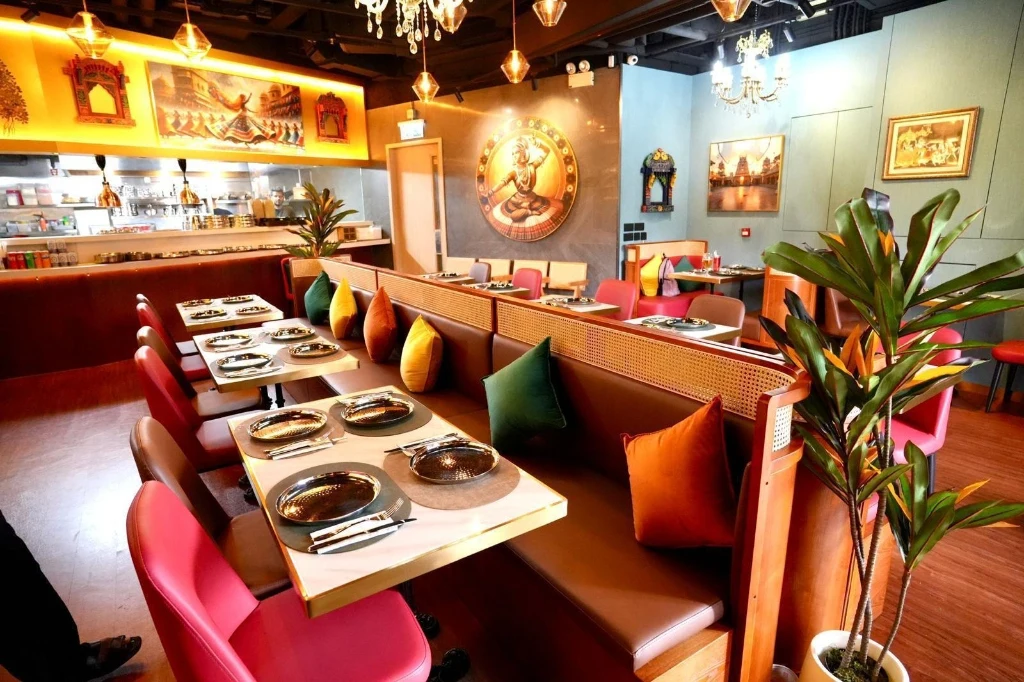 Booths and warm light in the Tseung Kwan O dining room